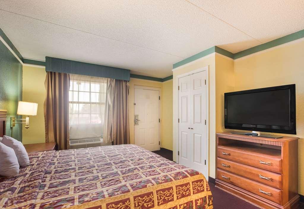 Bhagat Hotels Stone Mountain Atlanta BW Signature Collection Tucker Bilik gambar