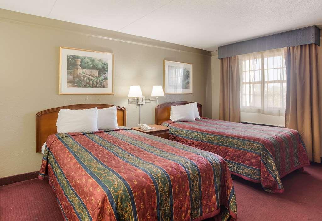 Bhagat Hotels Stone Mountain Atlanta BW Signature Collection Tucker Bilik gambar